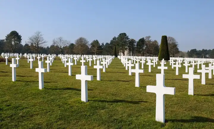 Croix blanches au cimetière américain de Colleville-sur-Mer