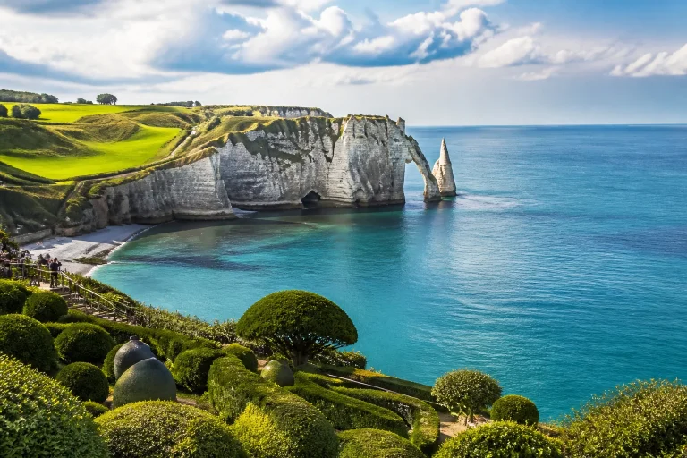 Cote dalbatre porte daval et jardins detretat