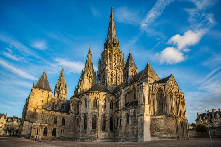 Cathedrale de bayeux splendeur architecturale